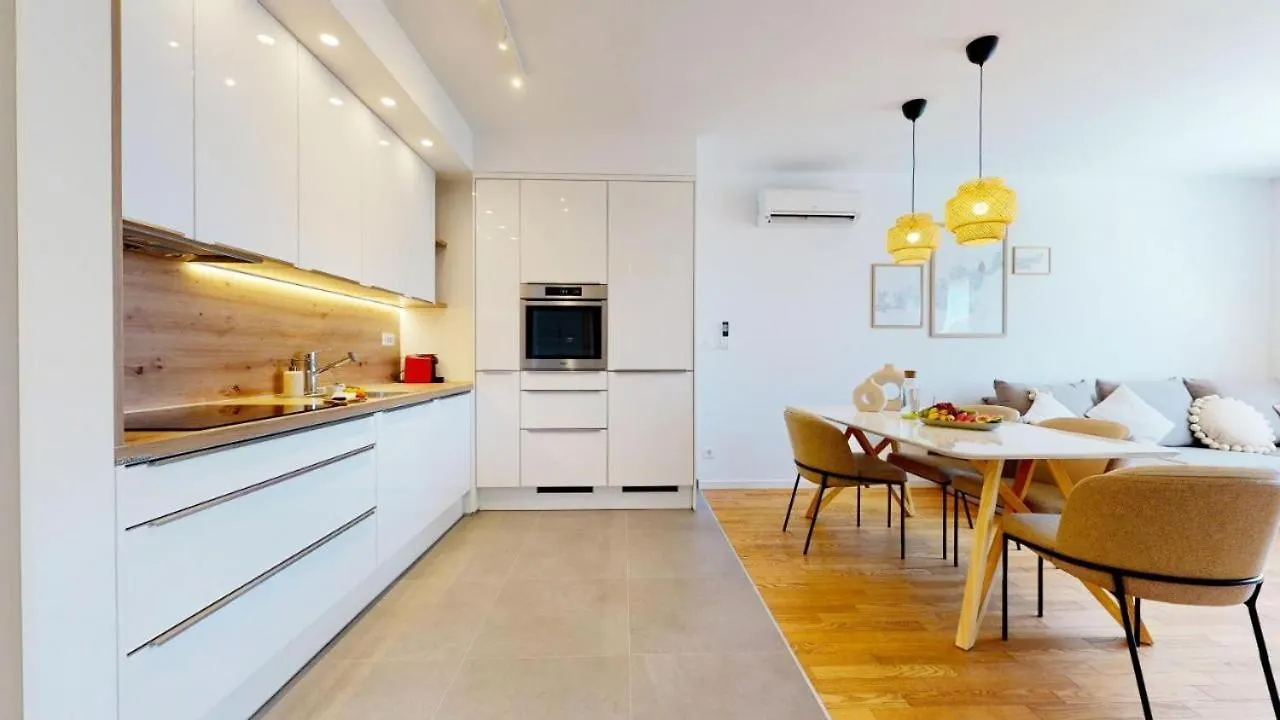 Luxury Apartment With Parking Split 0*,